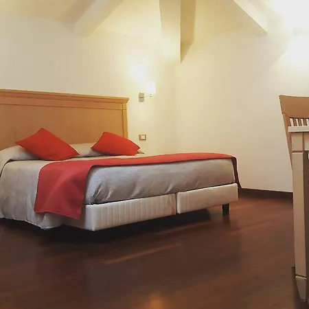 Palazzo Sant' Elena 3*